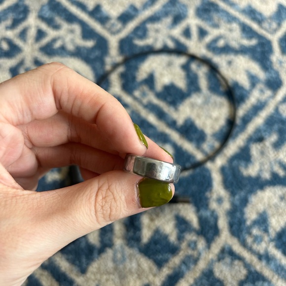 Oura Ring Gen 3 - size 8 silver with Charger - Picture 3 of 6